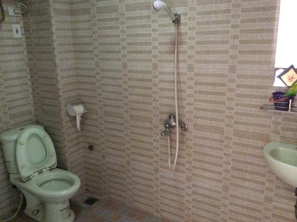 Phuong Dong Hotel Hanoi Værelse billede